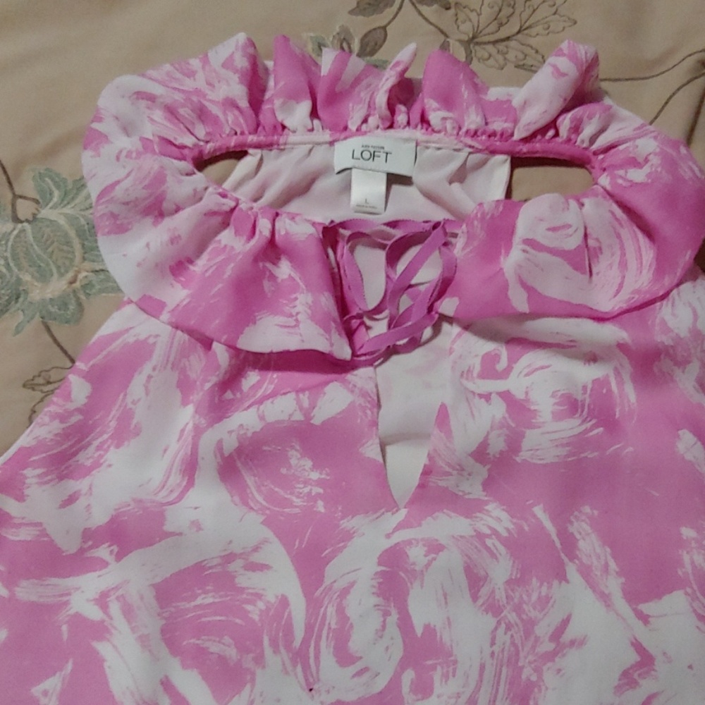 Summary pink sleeveless shirt